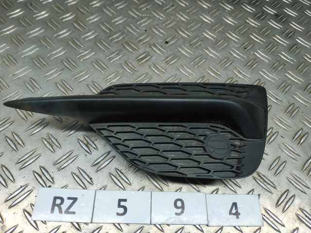 Решетка переднего бампера, правая 62256HV10A NISSAN