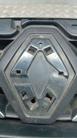 RENAULT 623104446R Решетка радиатора в наличии Полтава