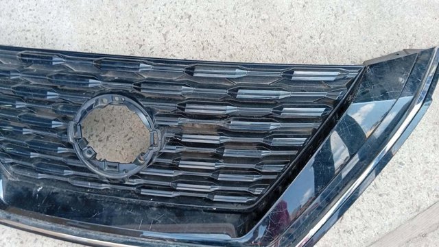 NISSAN 623106RU0A Решетка радиатора в наличии Запорожье