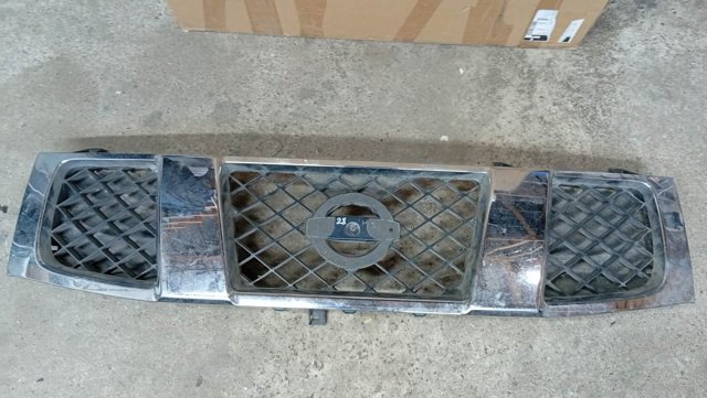 Облицовка радиатора 623107S200 NISSAN