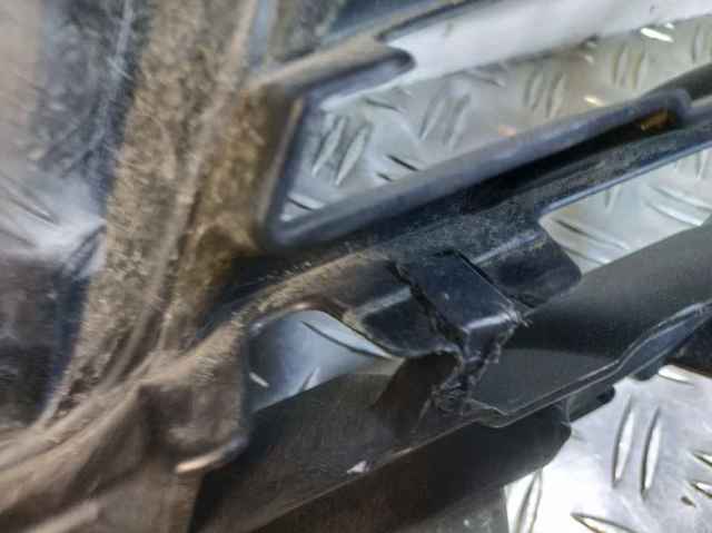 623109707R RENAULT Решетка радиатора купить в Ужгород