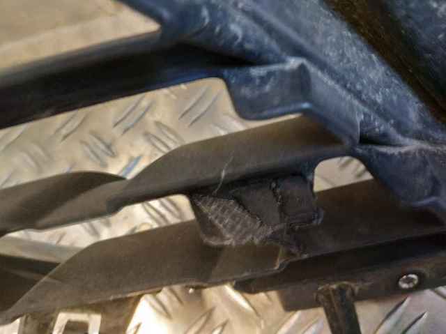 623109707R RENAULT Решетка радиатора купить в Ровно