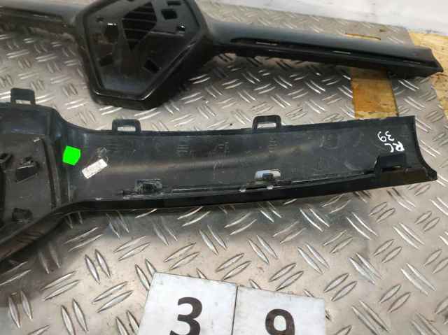 Ободок решетки радиатора 623825400R RENAULT