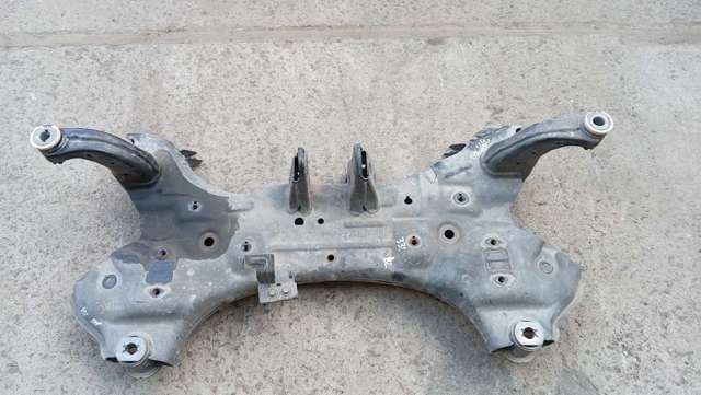 Поперечина передней подвески 62405K4000 HYUNDAI