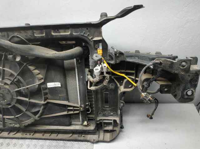 Кронштейн для радиатора 641014Z000 HYUNDAI