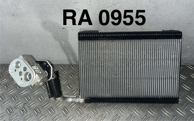 Радиатор испарителя кондиционера 64116975553 BMW