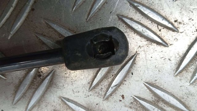Амортизатор капота газовый 654701BA0A NISSAN