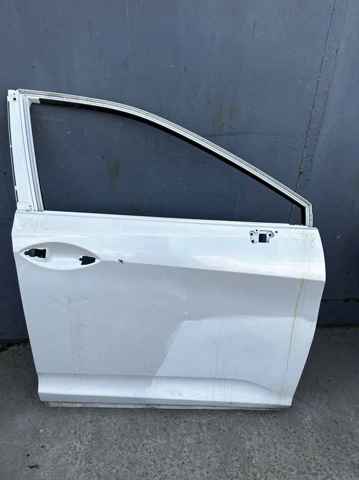 Пассажирская передняя дверь 6700148160 TOYOTA