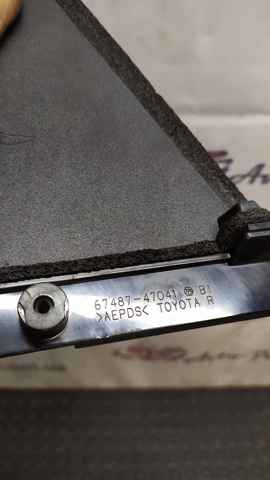 Уплотнитель двери задней, правой (на двери) 6748747041 TOYOTA