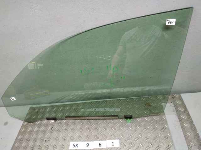 Стекло водительской двери 6810248090 TOYOTA