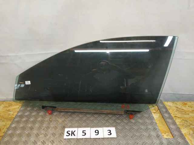 Стекло водительской двери 68102AC060 TOYOTA