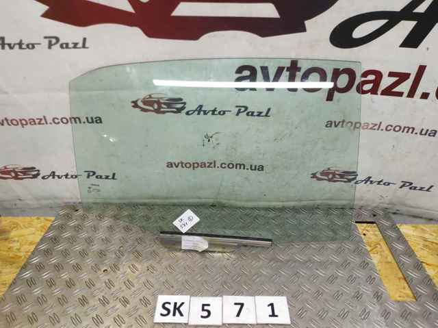 Стекло задней правой двери 6810302410 TOYOTA