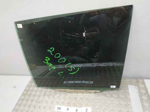 Стекло заднее правое 6811360301 TOYOTA