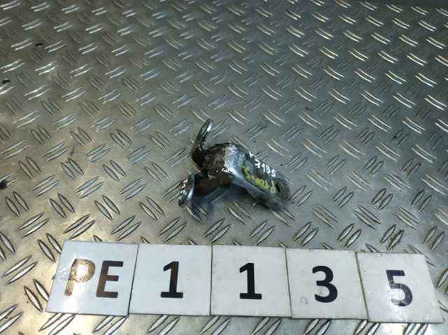 Петля двери передней 6877035051 TOYOTA