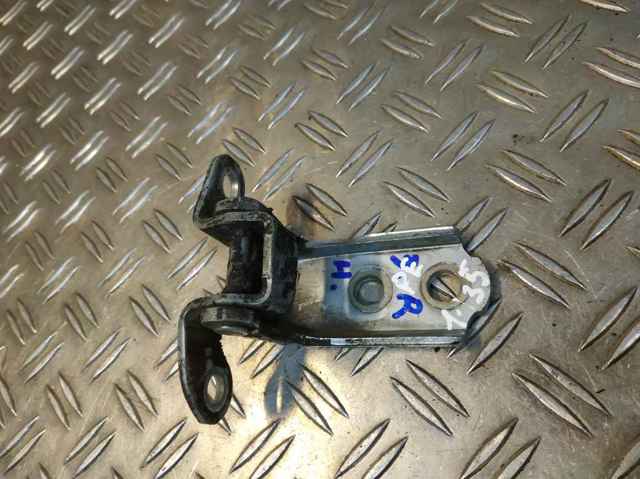 TOYOTA 6877035051 Петля двери передней в наличии Запорожье