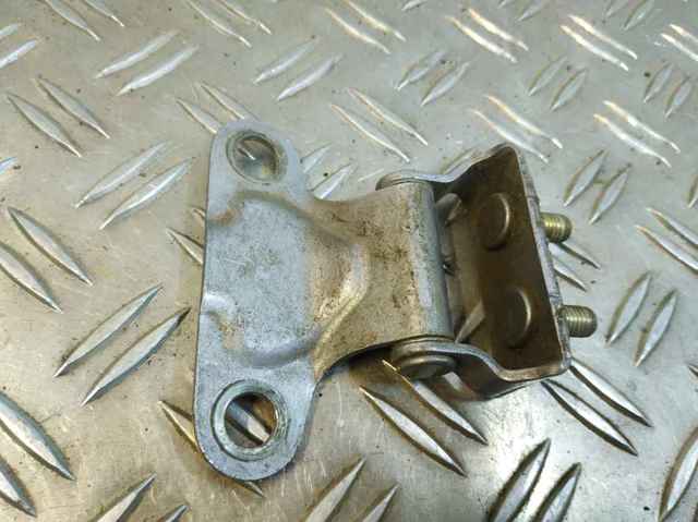 Петля третей/пятой двери 6881005030 TOYOTA