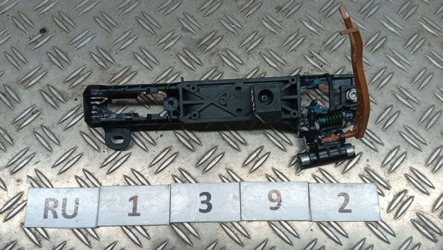 6920242040 TOYOTA Держатель наружной ручки двери передней левой купить в Запорожье