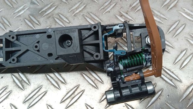 TOYOTA 6920242040 Держатель наружной ручки двери передней левой в наличии Львов