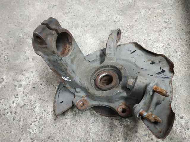 Кулак поворотный передний правый 6Q0407256S VAG