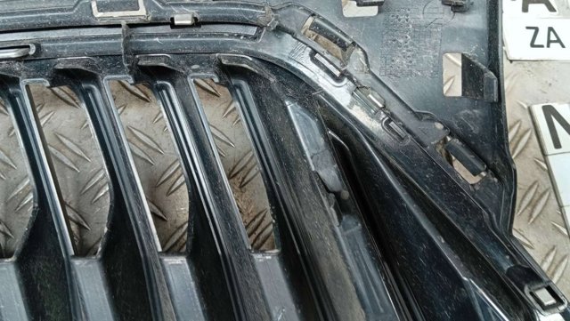 VAG 6V0853653C Решетка радиатора в наличии Полтава