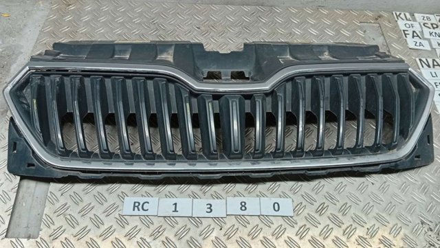 Решетка радиатора 6V0853653C VAG