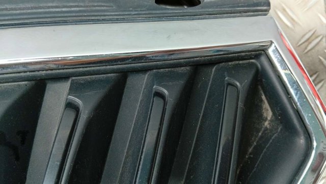 VAG 6V0853653C Решетка радиатора в наличии Запорожье