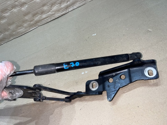 7148347 BMW Петля капота левая купить в Чернигов