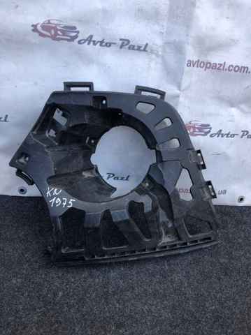 Кронштейн крепления противотуманной фары, правой 7302508 BMW