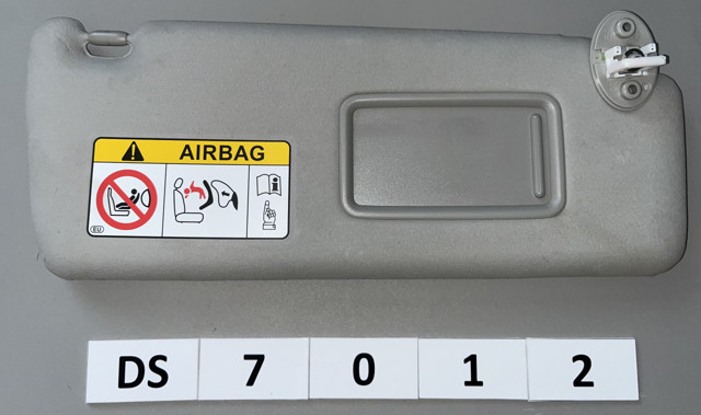Козырек солнцезащитный автомобиля 7431060F00B1 TOYOTA
