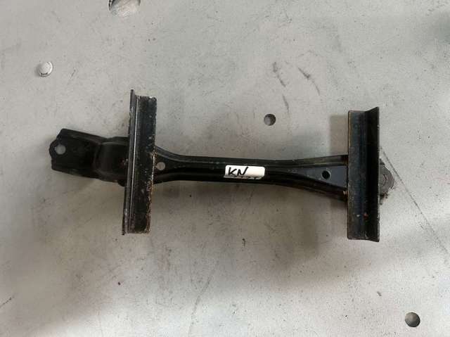 TOYOTA 744040E040 Подставка аккумулятора в наличии Черкассы