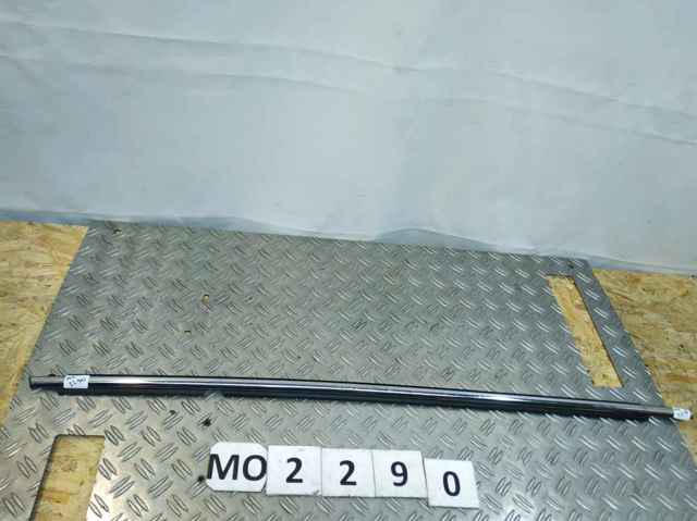 Молдинг опускного стекла нижний, двери задней, левой 7572260080 TOYOTA