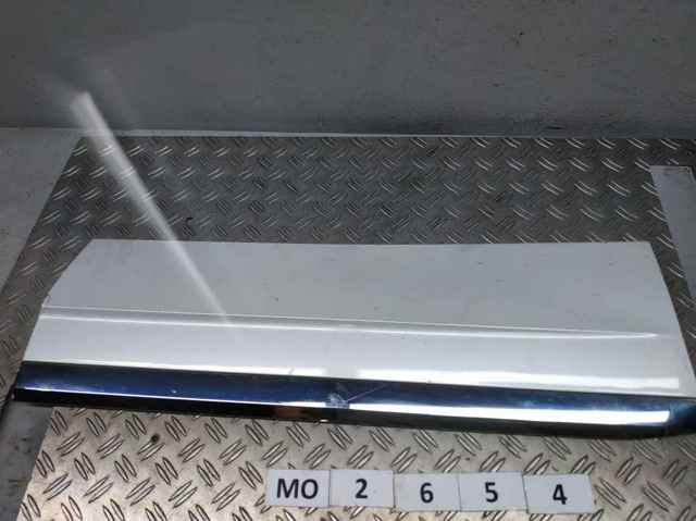 Накладка двери задней правой нижняя 760854950A VAG
