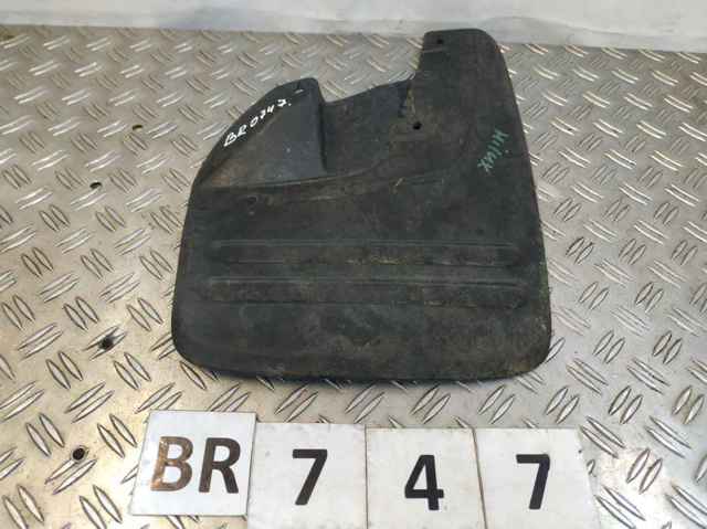 Брызговик передний, правый 766210K060 TOYOTA