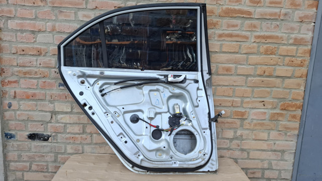 HYUNDAI 770033K010 Дверь задняя левая в наличии Черновцы