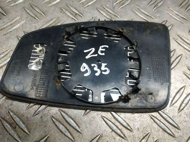 RENAULT 7701053711 Стекло правого зеркала заднего вида в наличии Черновцы