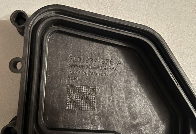 7L0937576 VAG Крышка блока реле купить в Полтава