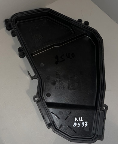 VAG 7L0937576 Крышка блока реле в наличии Ирпень