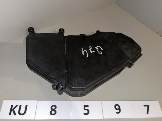 VAG 7L0937576 Крышка блока реле в наличии Ирпень