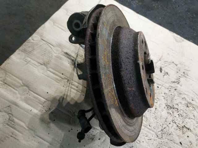 Кулак поворотный правый 7L8505436 VAG