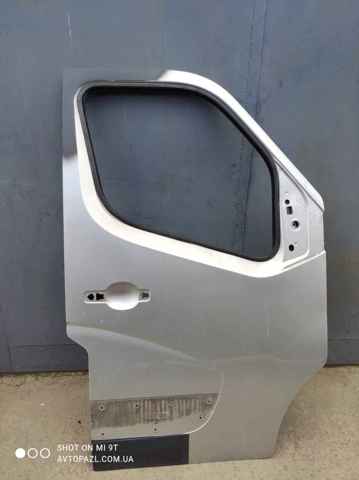Пассажирская передняя дверь 801001682R RENAULT