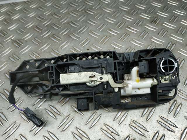 RENAULT 806060042R Держатель наружной ручки двери передней правой в наличии Каменское