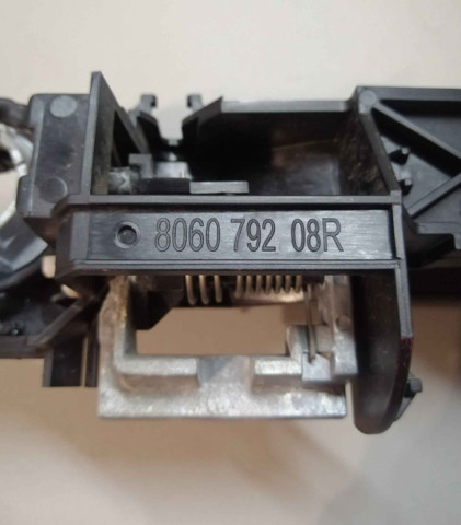 RENAULT 806078197R Держатель наружной ручки двери задней левой в наличии Черновцы