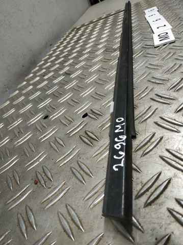 NISSAN 80821JD00A Молдинг опускного стекла двери передней левой в наличии Черкассы