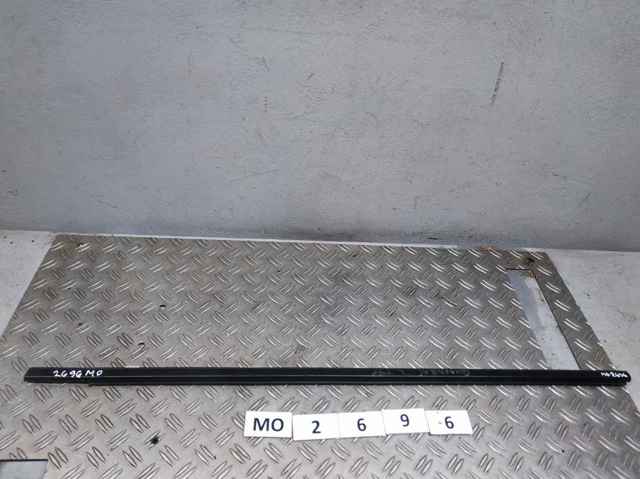 Молдинг опускного стекла нижний, двери передней, левой 80821JD00A NISSAN