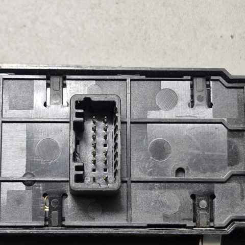 RENAULT 809610016R Кнопочный блок управления стеклоподъемником передний левый в наличии Ирпень