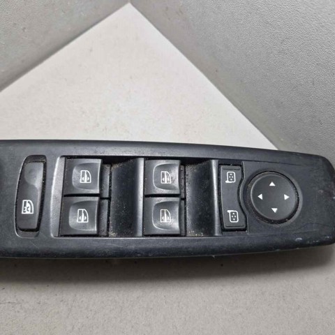 RENAULT 809610016R Кнопочный блок управления стеклоподъемником передний левый в наличии Ужгород