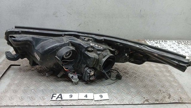 TOYOTA 811100E380 Правая фара в наличии Киев