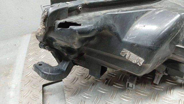 TOYOTA 811100E380 Правая фара в наличии Ровно