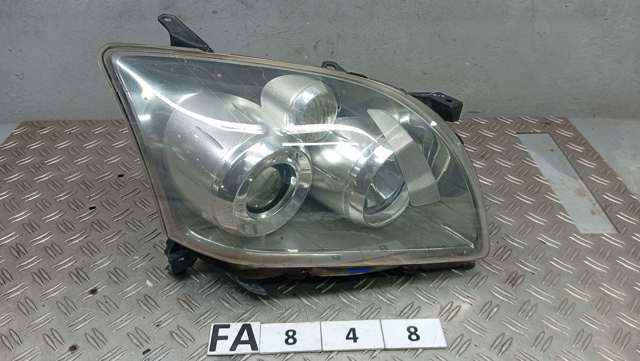 Фара передняя правая 8113005240 TOYOTA