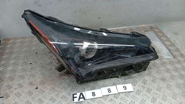 Правая блок фара 8114578180 TOYOTA